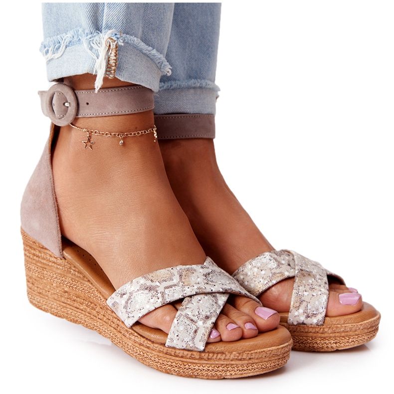 Sandálias de cunha de camurça Maciejka 04565-04 Bege-Ouro