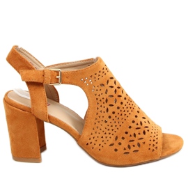 Sandálias com aberturas de salto alto camelo 429-10 Camel marrom