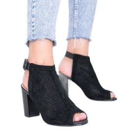 Sandálias pretas com orifícios no poste Veronika preto