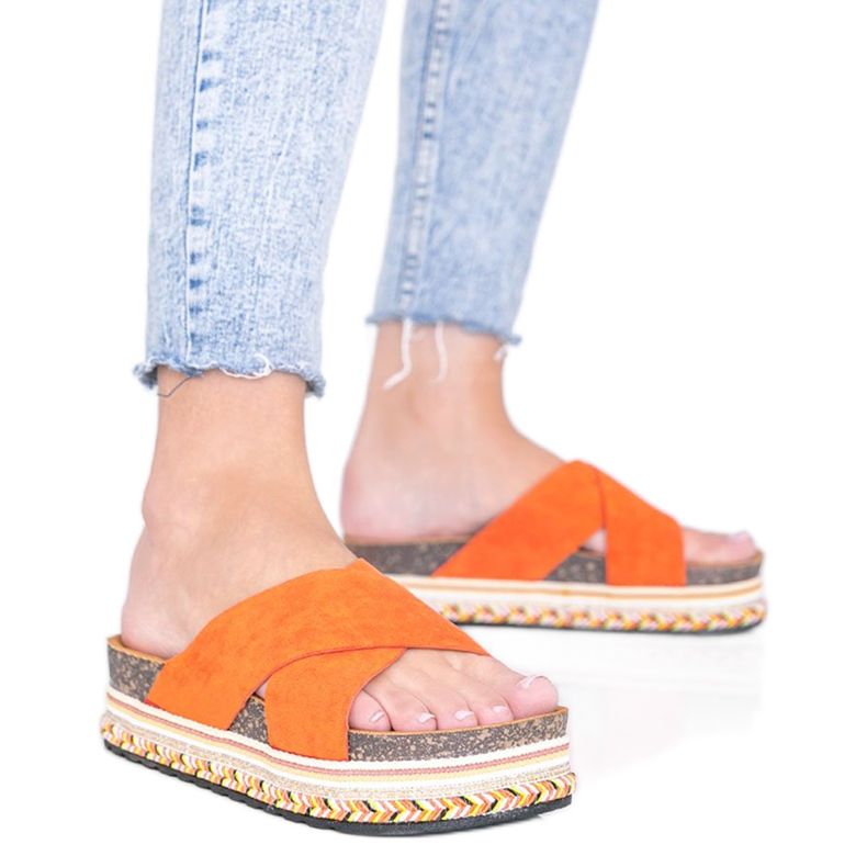 Chinelos laranja com sola Riri decorativa