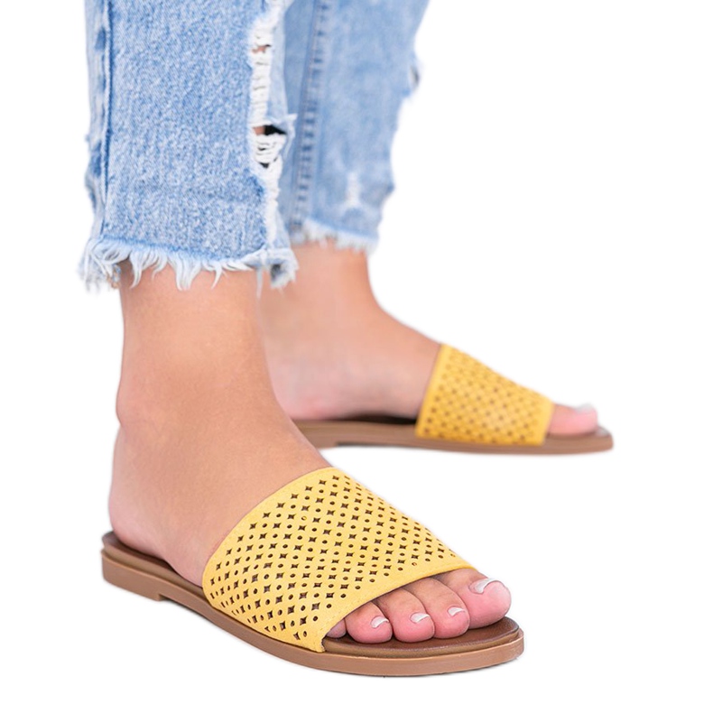 Chinelos Ballera femininos com orifícios amarelos