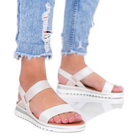 Sandálias bege com sola cro grossa