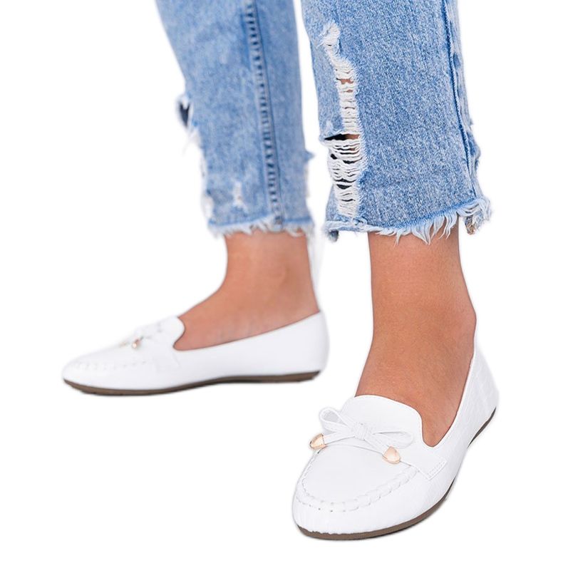 Mocassins brancos com o tema da pele de crocodilo Miriam Mocassins brancos com o tema da pele de crocodilo Miriam