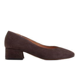 Marco Shoes Sapatos de camurça marrom com decote em V
