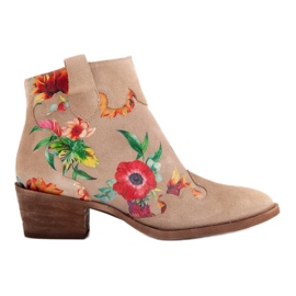 Marco Shoes Botas bege de camurça natural com estampa floral Marco Shoes Botas bege de camurça natural com estampa floral