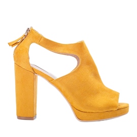 Sandálias mostarda com haste atlântica amarelo