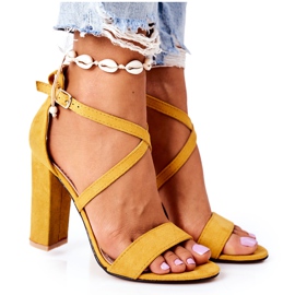 PS1 Sandálias de camurça em uma barra amarela dance comigo amarelo