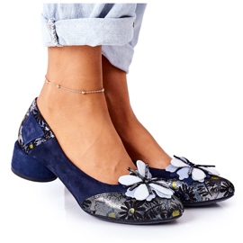 Bombas de camurça Maciejka 04835-17 Azul marinho com flores azul-marinho