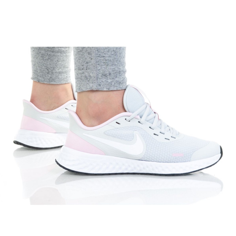 Sapato Nike Revolution 5 (GS) Jr BQ5671-021 branco preto