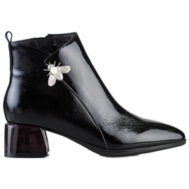 ARTIKER Botas de couro elegantes com enfeite preto