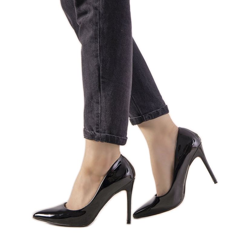 Salto laqueado preto de Ibiza