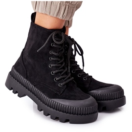 PV1 Trabalhadores de camurça na plataforma preta, aqui estou eu preto