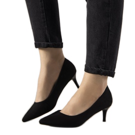 Sapatos pretos de salto baixo da Ferri