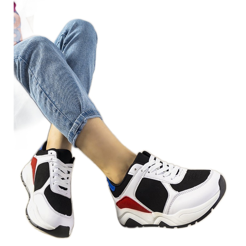 BM Tênis preto e branco com inserções de treino coloridas