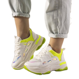 Tênis branco com inserções de neon Far Away