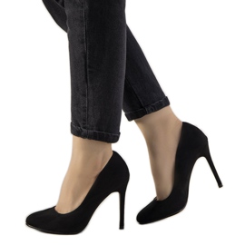 Sapatos pretos com salto Dermeno