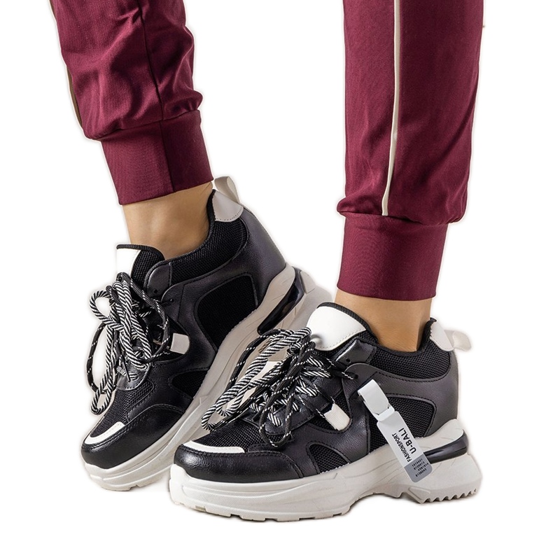 Tênis preto e branco com laço duplo One Chance