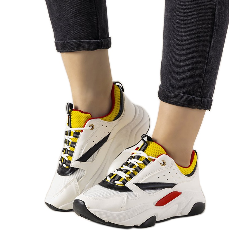 PA1 Tênis branco horas preto amarelo