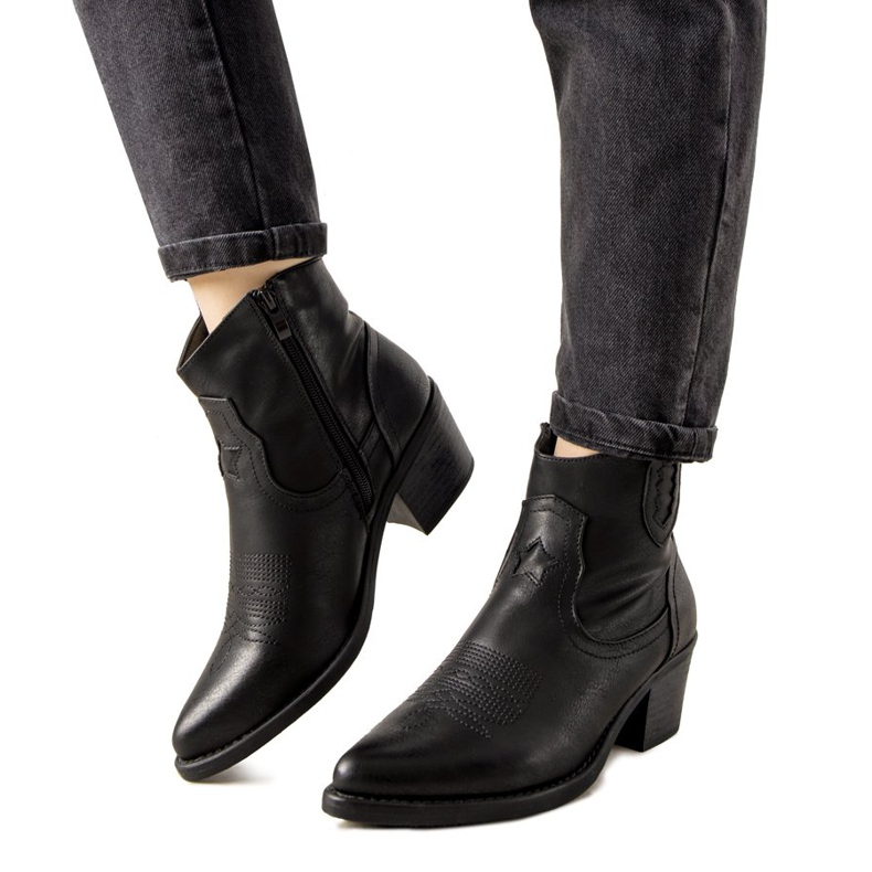 Botas de cowboy pretas com um padrão bordado Mustgrow preto Botas de cowboy pretas com um padrão bordado Mustgrow preto