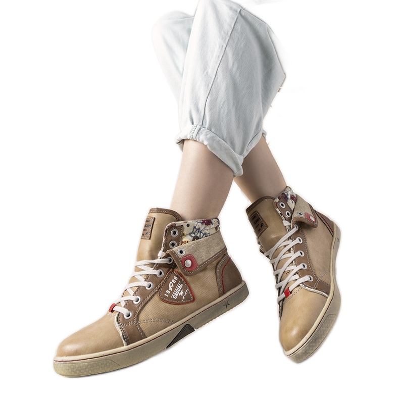 Tênis feminino bege de cano alto da Niente