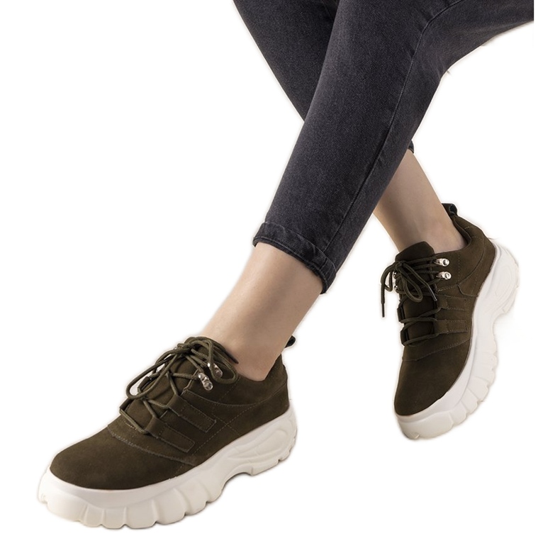 Tênis esportivos verdes com sola alta Justika