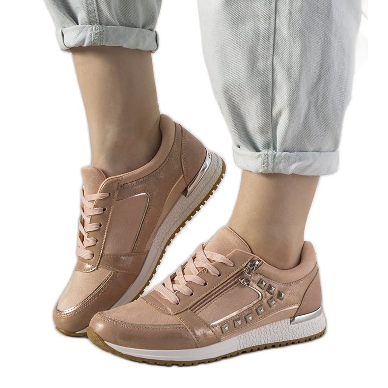 Tênis esportivos rosa decorado com tachas Daphne