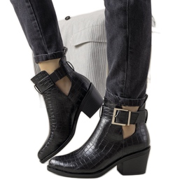 Botins pretos com recortes Moderniso