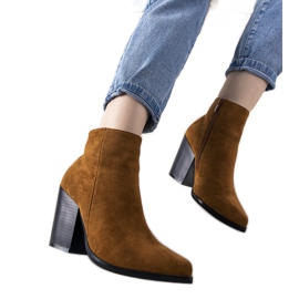 Botas de caubói de camelo no posto de Milady marrom