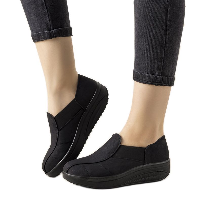 Sapatos pretos com sola alta Spike Sapatos pretos com sola alta Spike