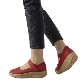 Sapatos vermelhos com sola grossa Lumen