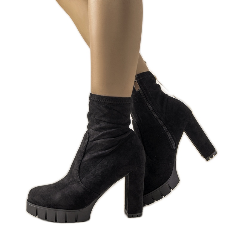 Botins pretos no poste Fiode