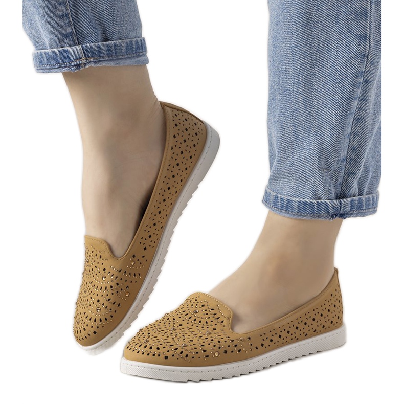 Mocassins de camelo com padrão de Loretta com orifícios castanho