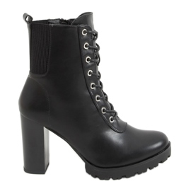 Botas pretas no poste preto 688-238 preto