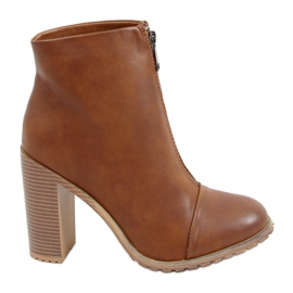 Botas no poste marrom 801 Camel