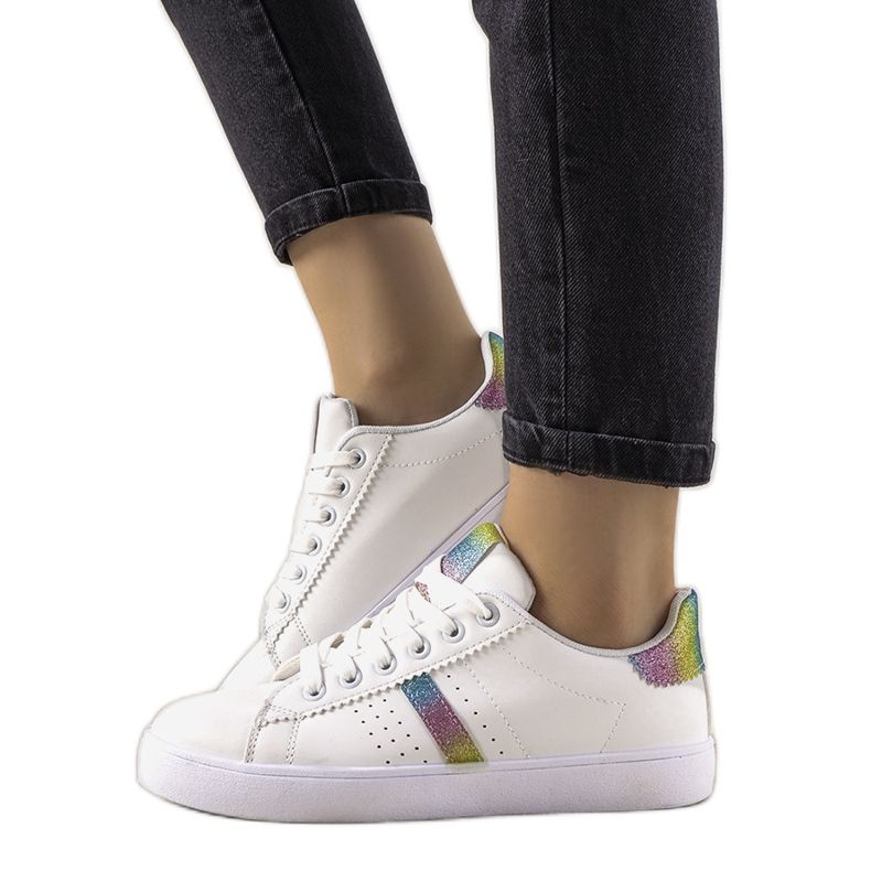Tênis arco-íris com acabamento arco-íris branco