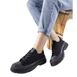 Tênis preto com sola Beat espessa