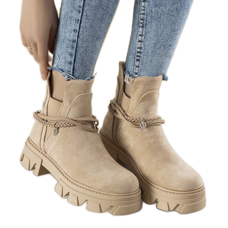 Botas bege com pulseira Fearless