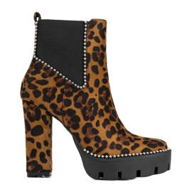 Botas marrons no poste no padrão leopardo Leo marrom