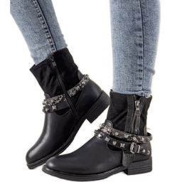 Botas pretas com uma faixa Elffie cravejada preto