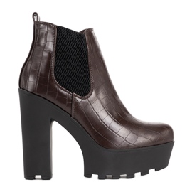 Botins marrons no poste Zellola marrom