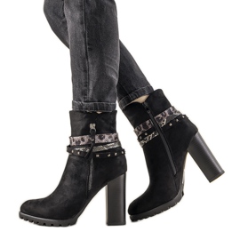 Botas de camurça pretas no poste para mulheres Barella preto