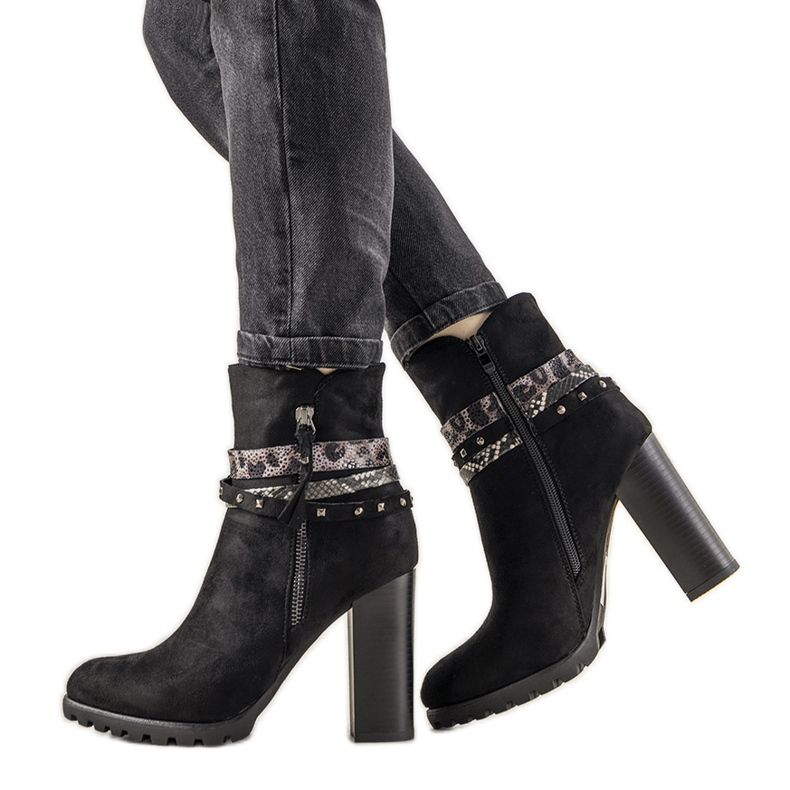 Botas de camurça pretas no poste para mulheres Barella preto