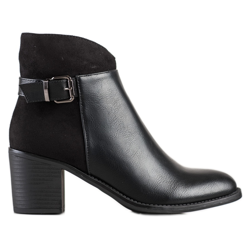 SHELOVET Botas pretas em um poste preto