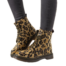 Botas marrons com um padrão de camuflagem da Emery castanho