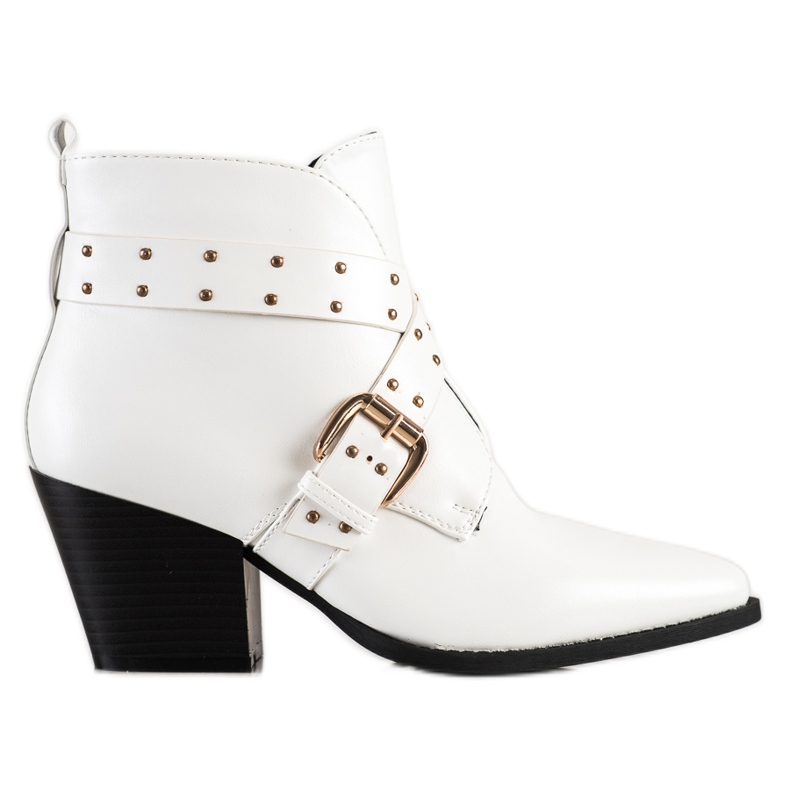 Lucky Shoes Botas de pedra no poste branco