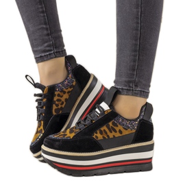 Tênis preto com sola alta Debbi marrom