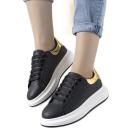 Tênis preto com estampas Valeria da moda