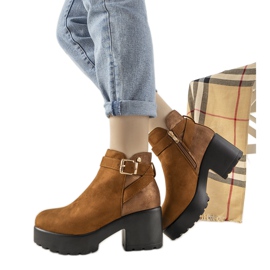 Botas marrons elegantes no poste Haland castanho