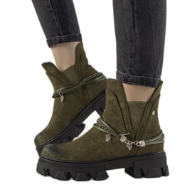 Botas verdes com pulseira Fearless