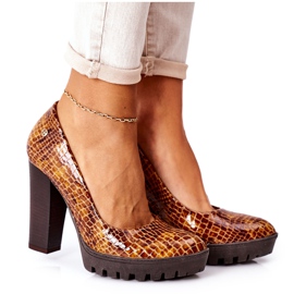 Bombas de couro em uma barra Maciejka 02629-50 minério lacado marrom